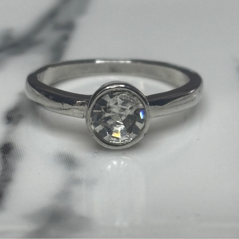 Bezel Set Clear Rhinestone Solitaire Silver Tone Fashion Costume Ring Size 7
